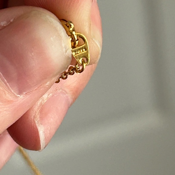 5/$25 Gold Initial V monogram Necklace 16 inch 🥰 - Picture 8 of 8